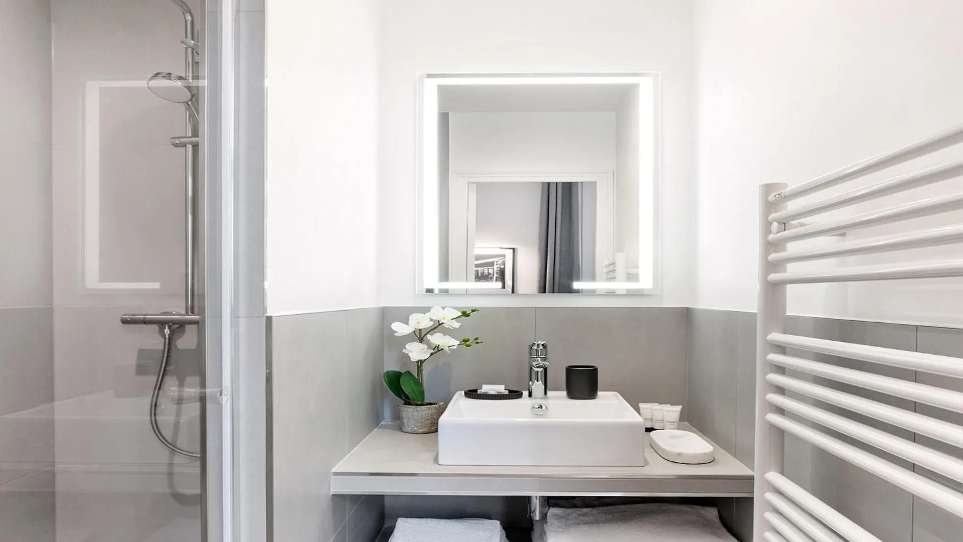 Livinparis Luxury Ac 3 Bedrooms Le Louvre Ii パリ