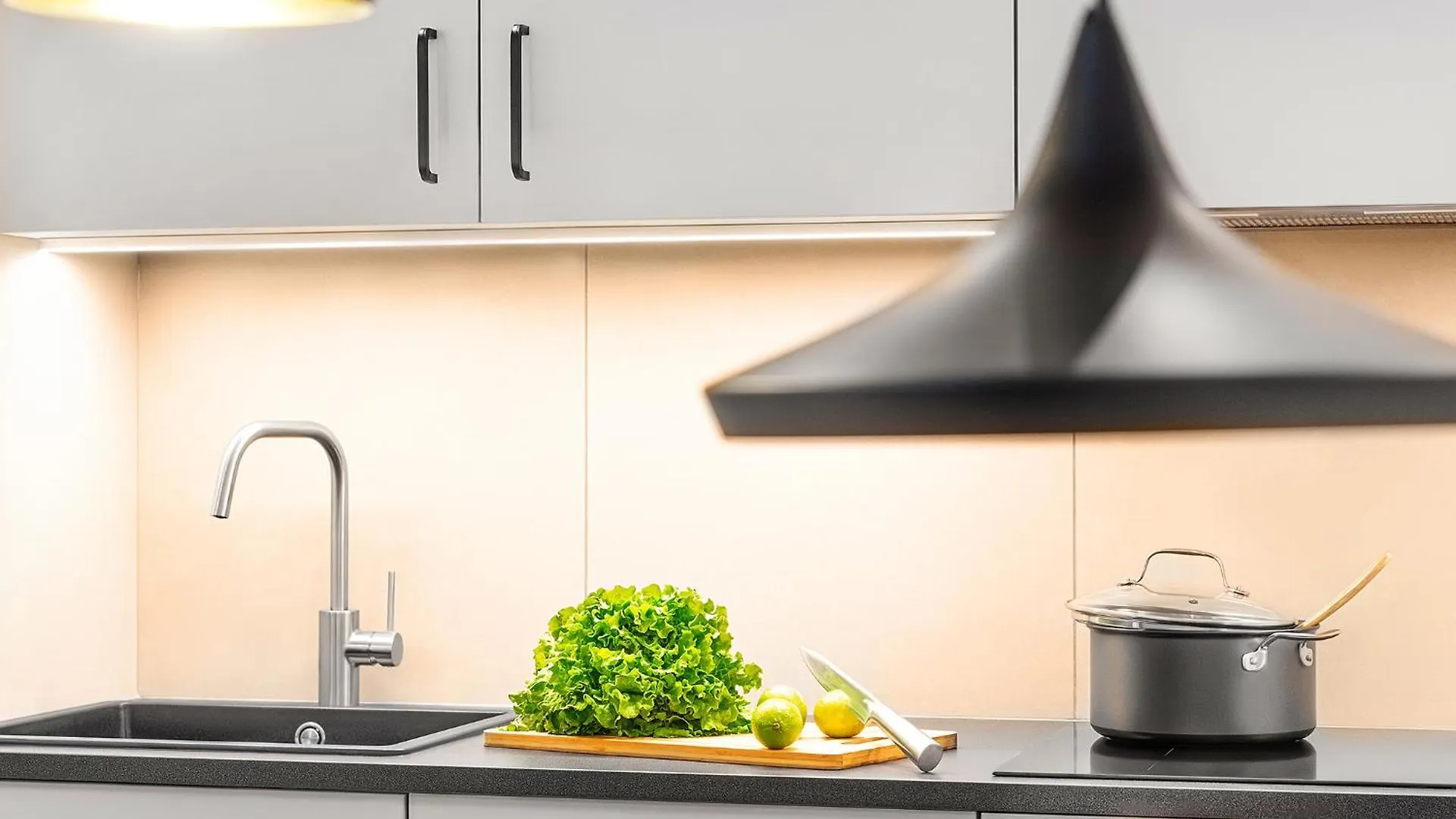 Livinparis Luxury Ac 3 Bedrooms Le Louvre Ii Apartment
